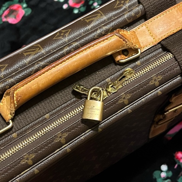 Authentic vintage  Louis Vuitton suitcase luggage unisex - Picture 2 of 8